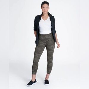 Spanx Look At Me Now Seamless Cropped Leggings Size Large Sage Camo